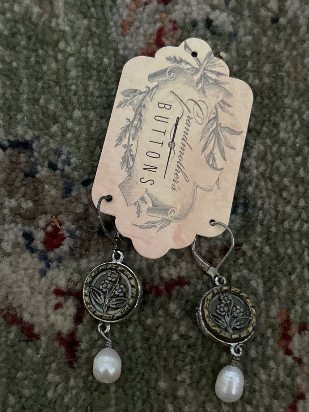 aNtique. Button Earrings - Grandmother Buttons Brand - brass/pewter